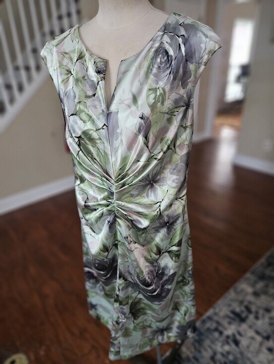 connected apparel Dresses & Skirts - Connected Apparel Floral Satin Dress Size 14